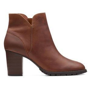 CLARKS Heeled Bootie Verona